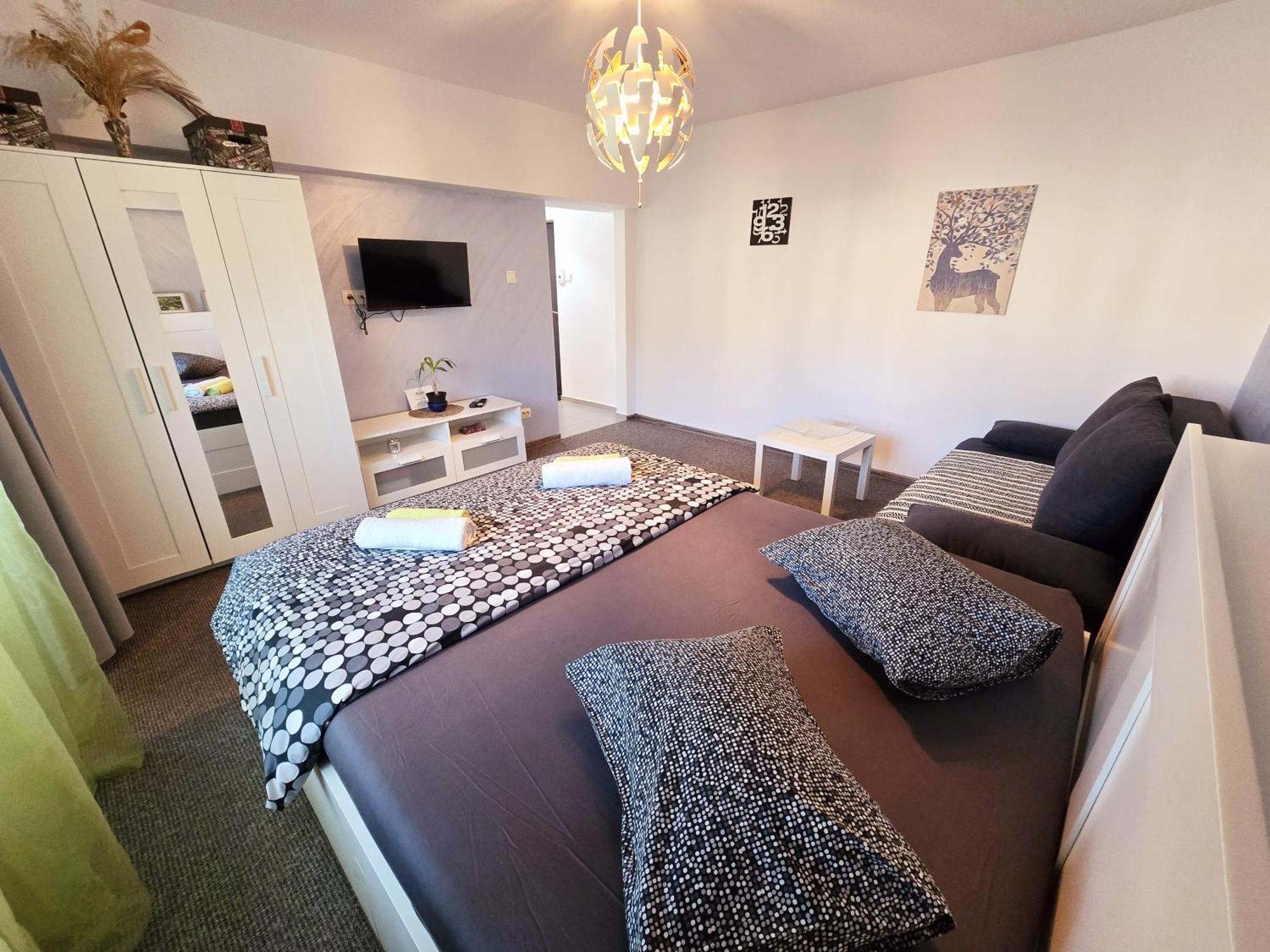 Marcos Apartments - Self Check-In レシツァ エクステリア 写真